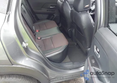 2025 Nissan Kicks Sr Intelligent Awd z USA, uszkodzony, nr VIN 3N8AP6DD8SL377007